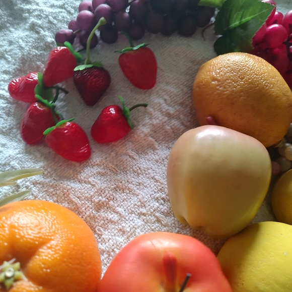 40 piece Realistic looking Artificial fruit Variety - Picture 3 of 8